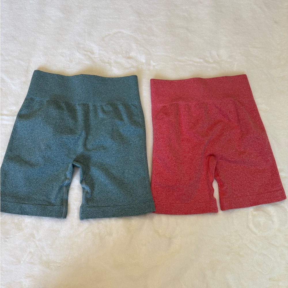 WOMEN’S GLITTERY ACTIVE SHORTS SET – SIZE MEDIUM - Picture 2 of 11